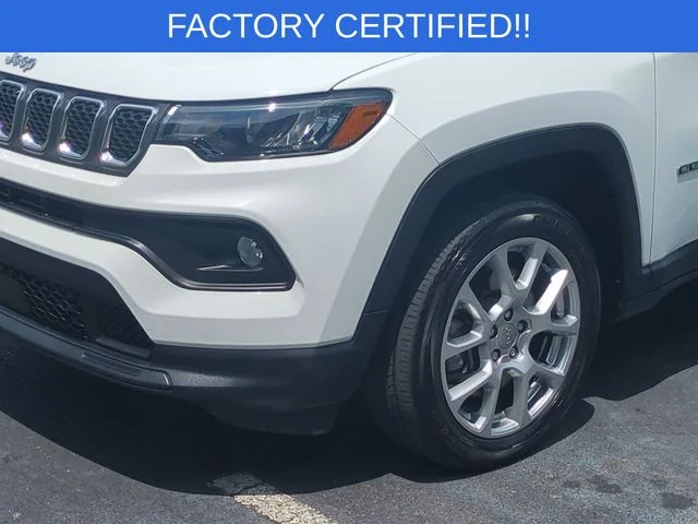 Used 2023 White Jeep Latitude Lux image 9