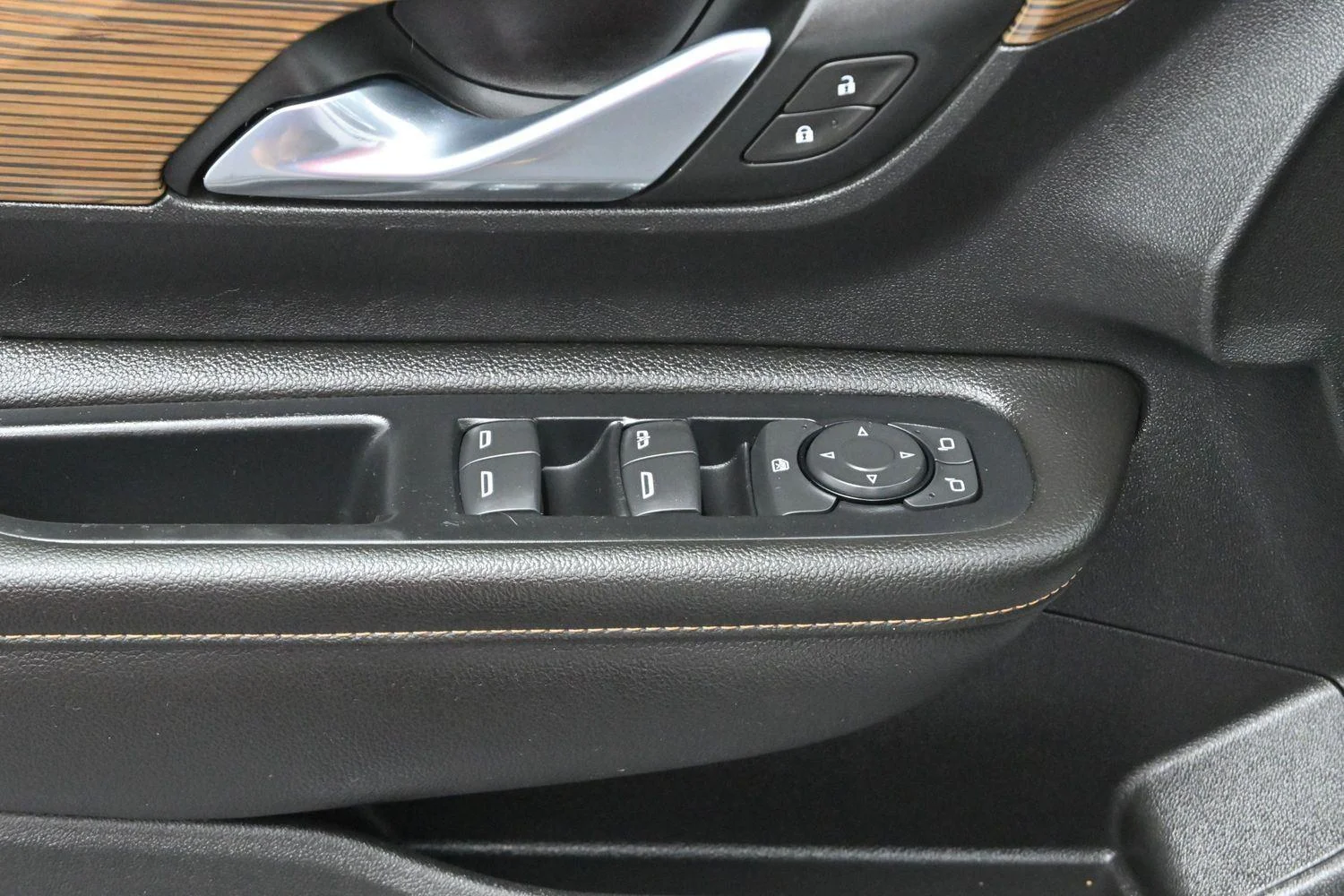 Used 2020 Summit White GMC SLE image 11