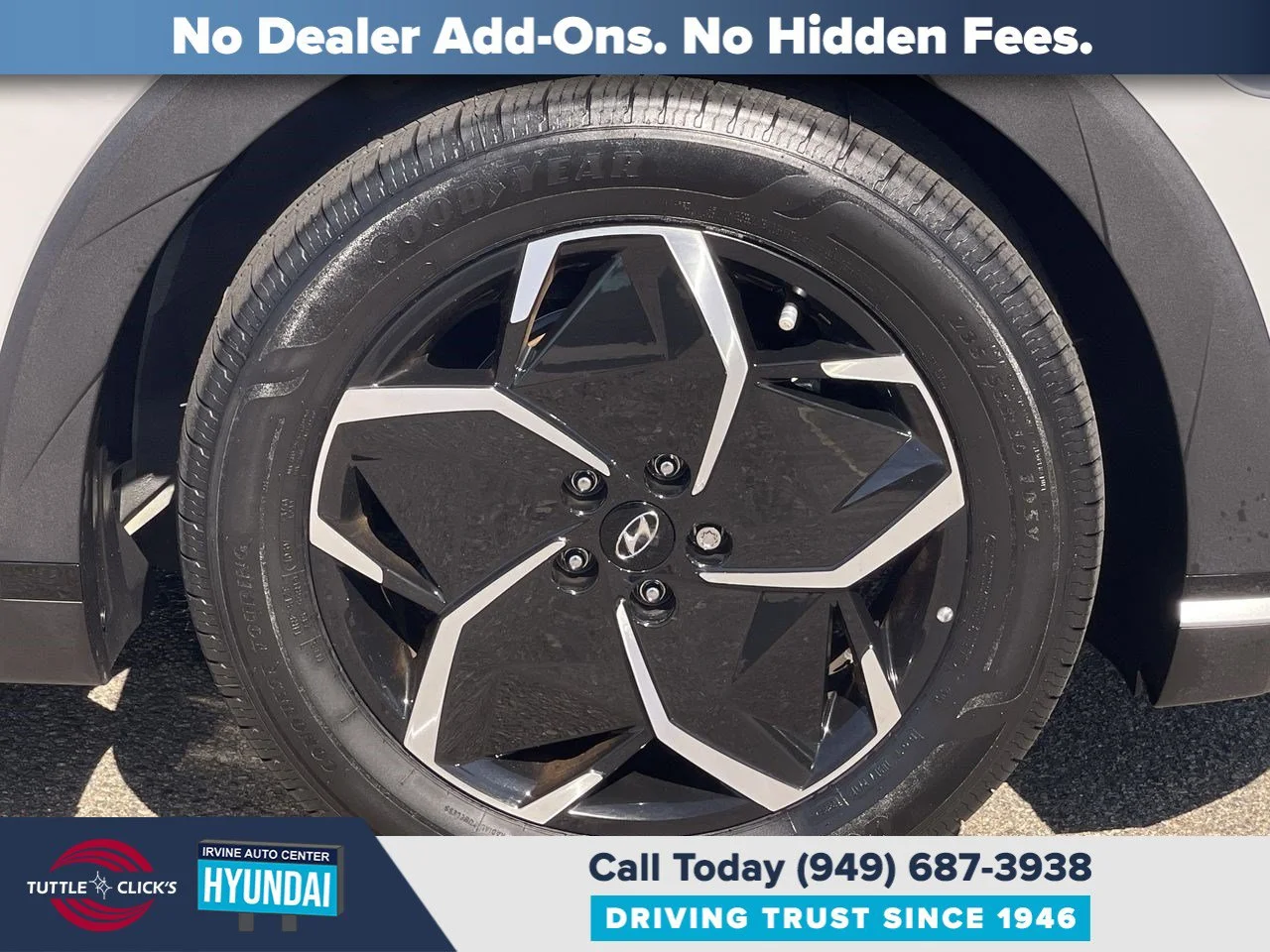 Used 2024 CYBER GRAY HYUNDAI SEL image 19