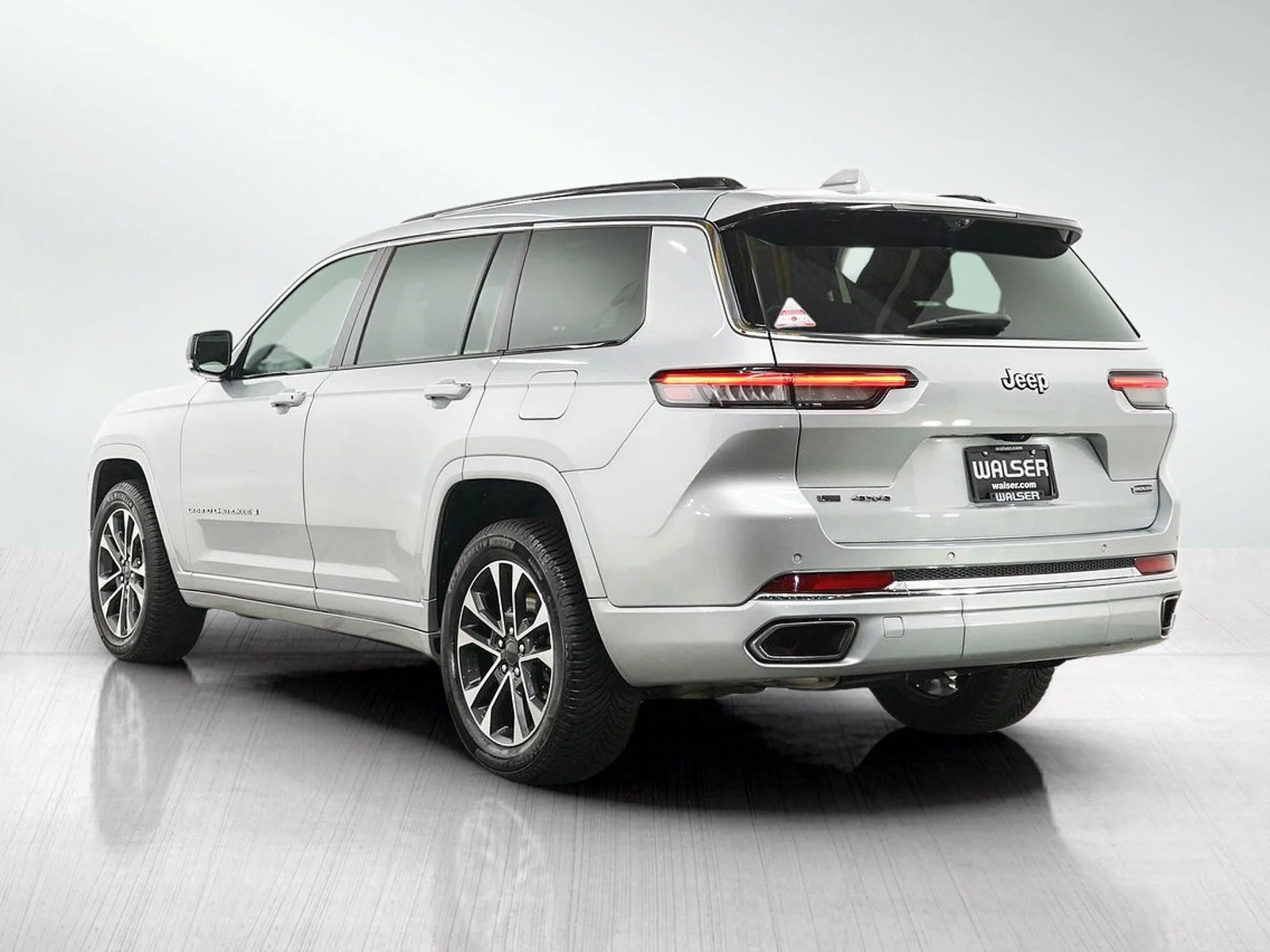 Used 2021 Silver Zynith Jeep Overland image 4