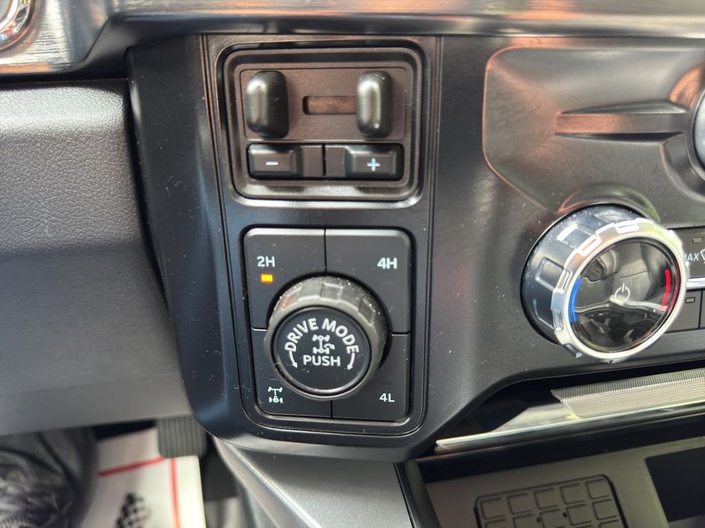 Used 2025 Avalanche Ford LARIAT image 35