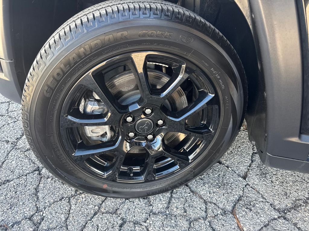 Used 2025 Black Jeep Latitude image 26
