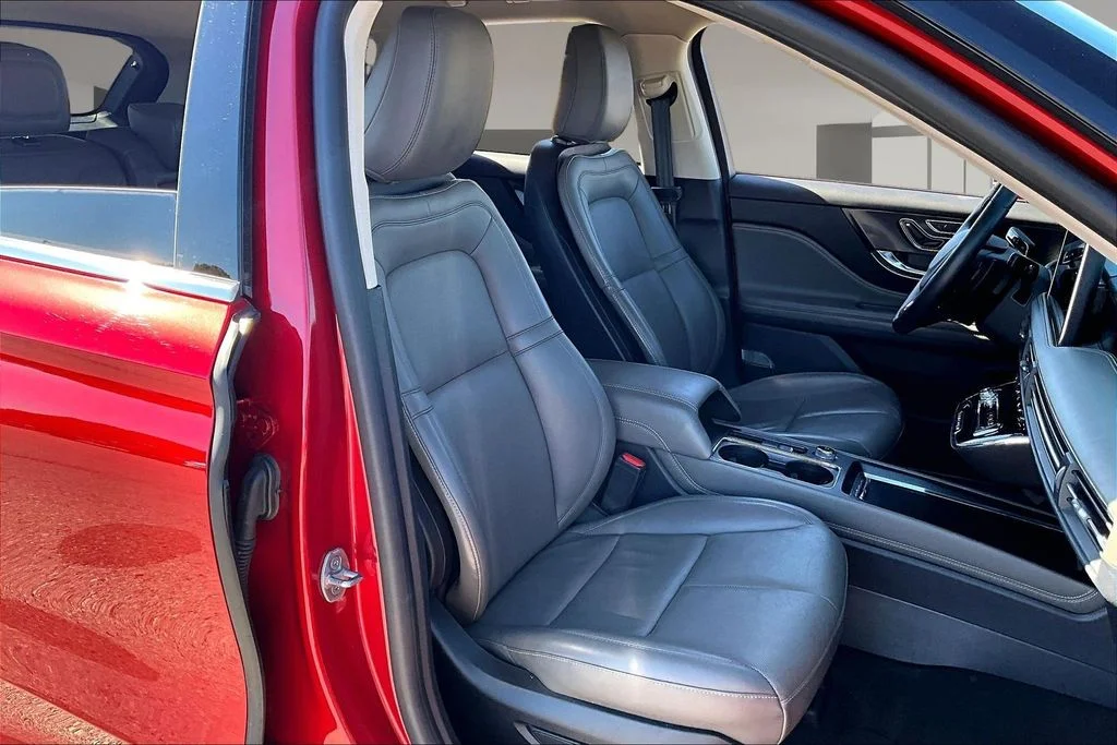 Used 2024 Red Lincoln Reserve image 7