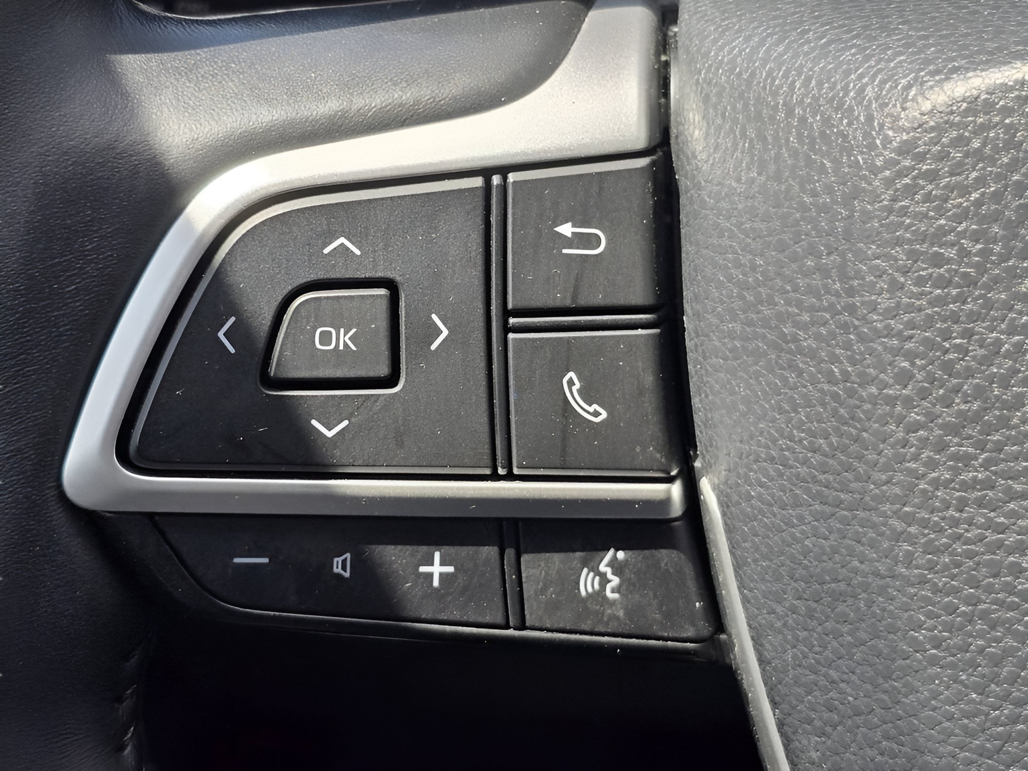 Used 2024 Pearl Toyota XLE image 13