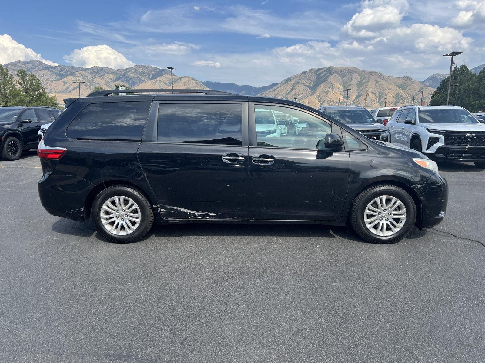 2016 Toyota Sienna XLE - Photo 6