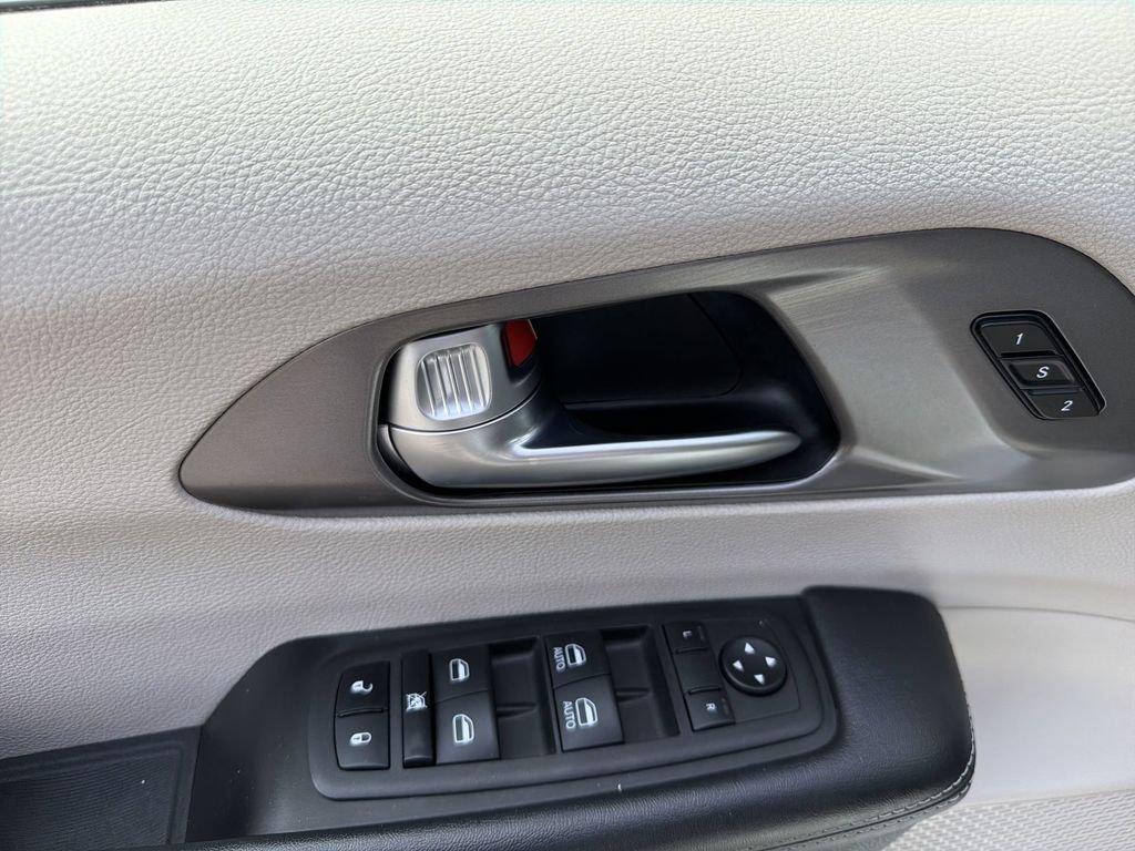Used 2023 White Chrysler Touring L image 15
