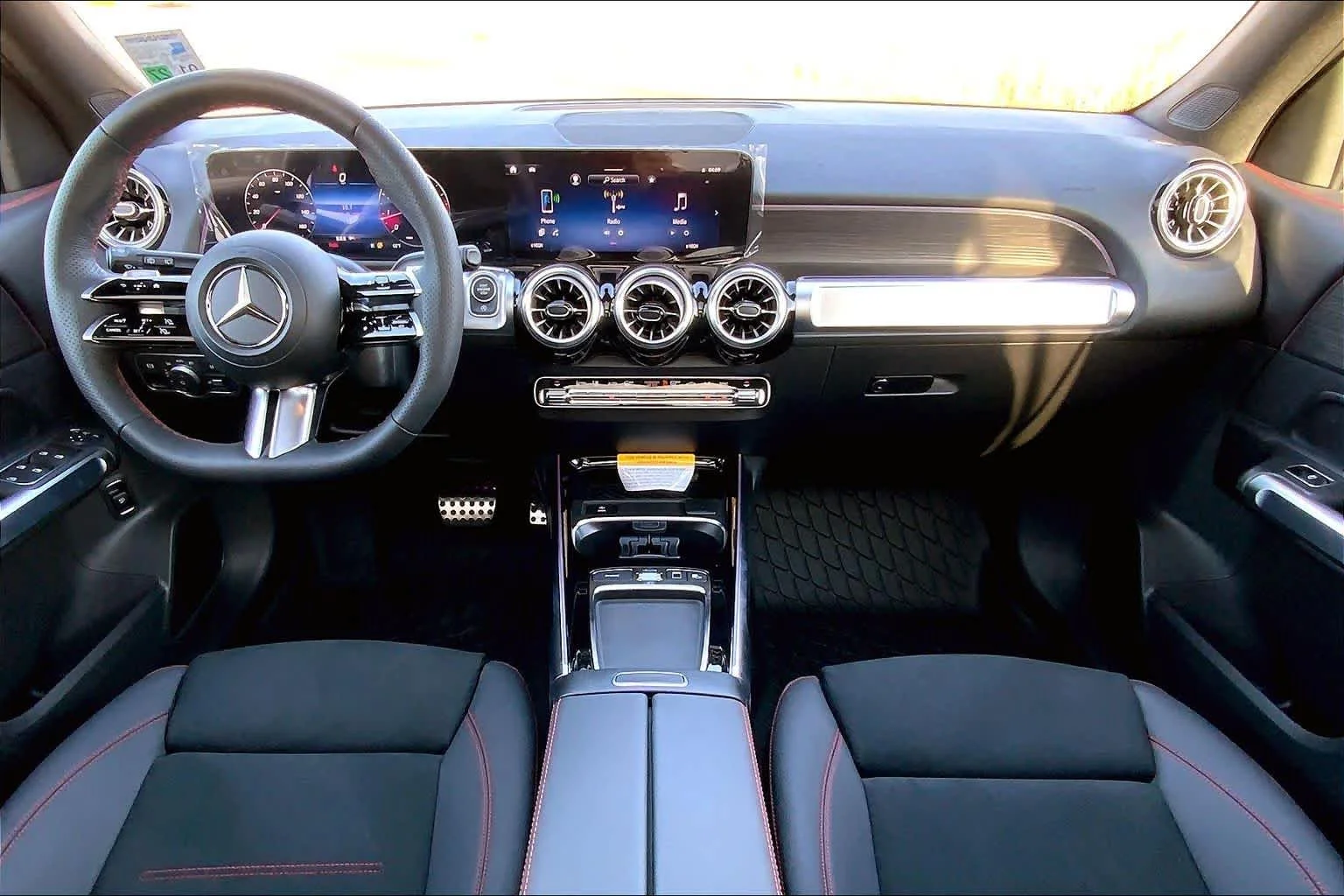New 2026 Cirrus Silver Metallic Mercedes-Benz GLB 250 image 5