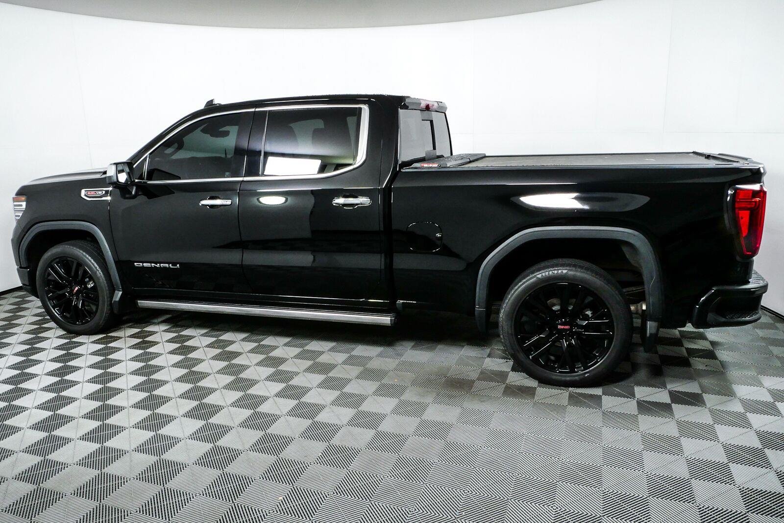 Used 2023 Onyx Black GMC Denali image 30