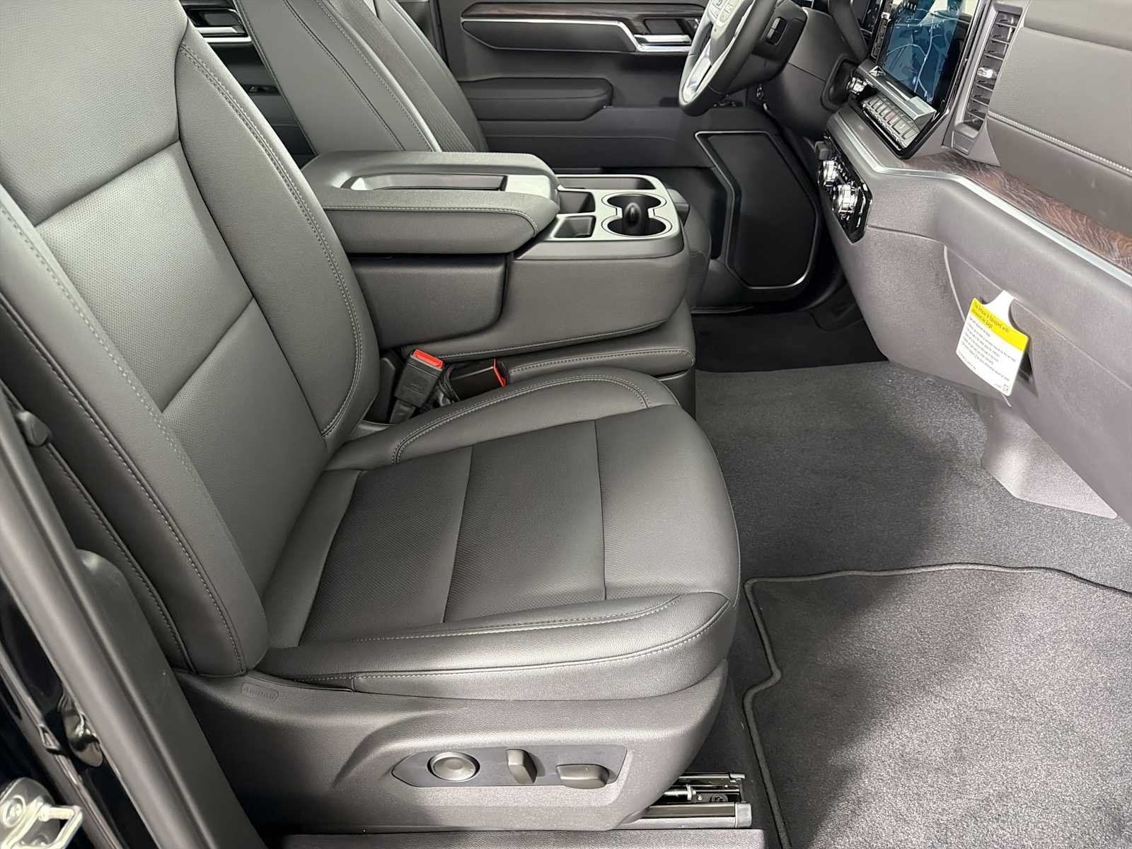 2026 GMC Sierra 1500 SLT - Photo 11