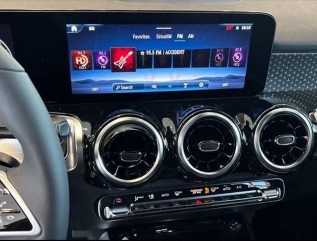 New 2026 Polar White Mercedes-Benz GLB 250 image 19