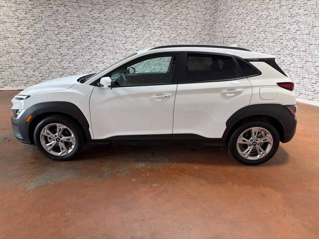 Used 2023 Lunar White Hyundai SEL image 4