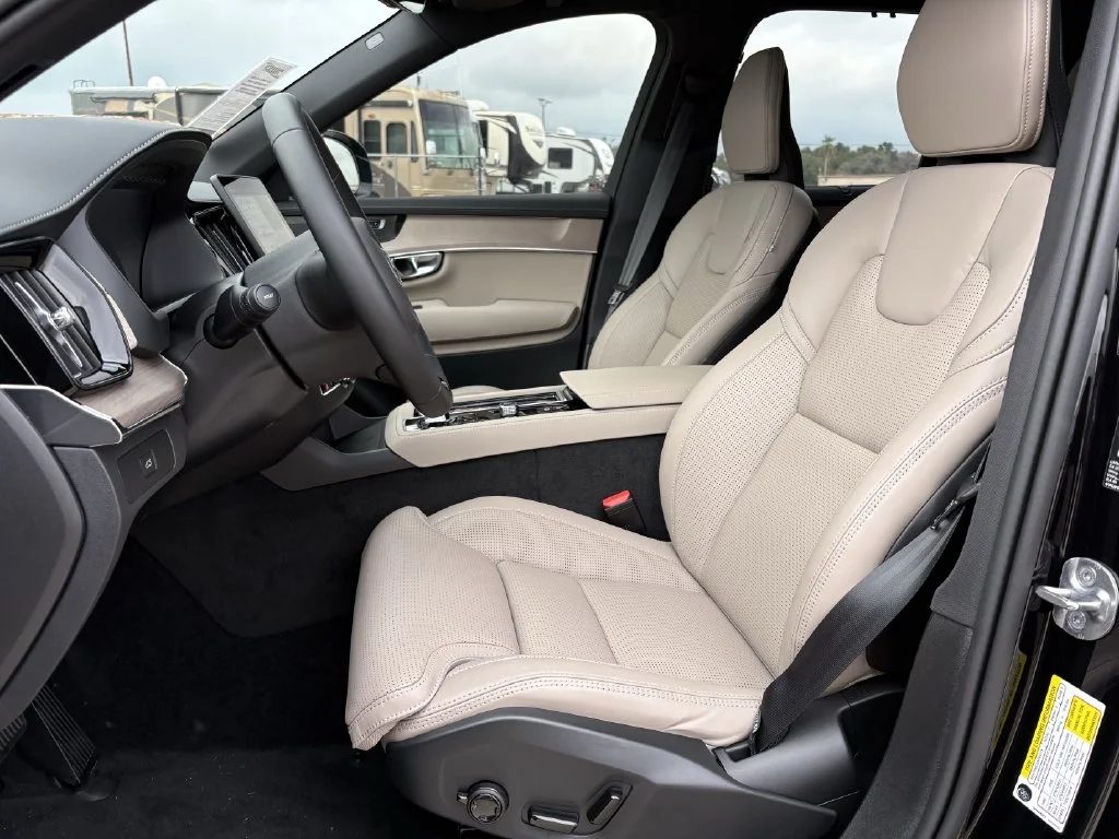 2026 Volvo XC90 Ultra - Photo 12