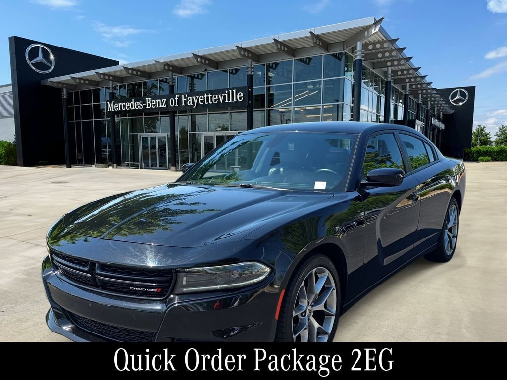 Used 2022 Black Dodge SXT image 1