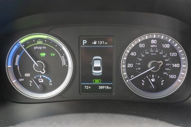 Used 2019 White Hyundai Base image 23
