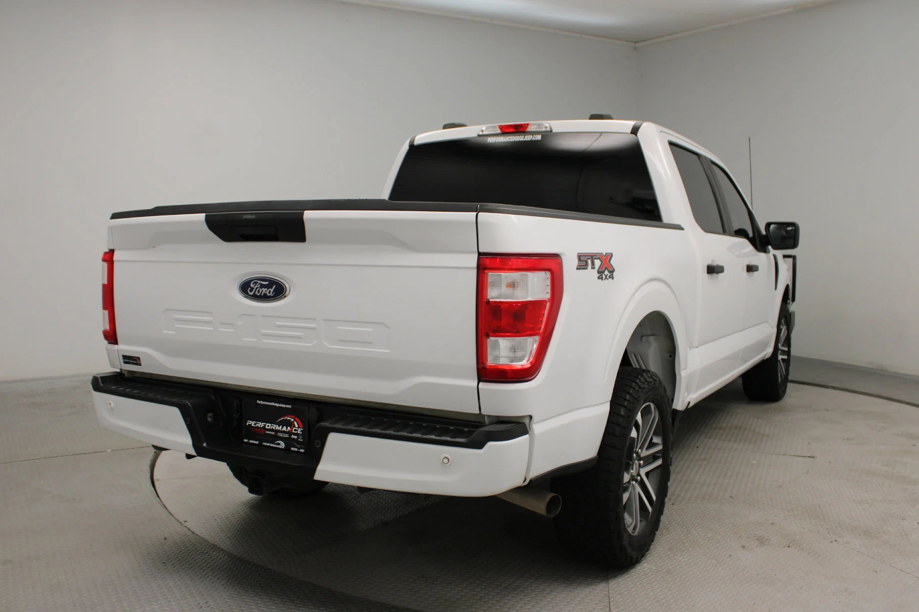 Used 2023 OXFORD WHITE Ford xl 4WD SUPERCREW 5.5