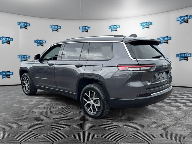 Used 2023 Gray Jeep Limited image 4