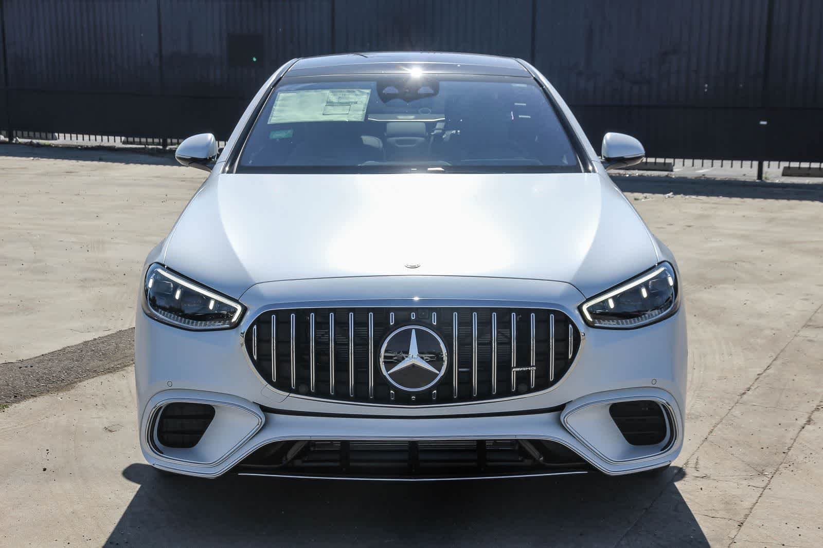 New 2026 MANUFAKTUR Moonlight White Magno Mercedes-Benz AMG® S 63 E image 2