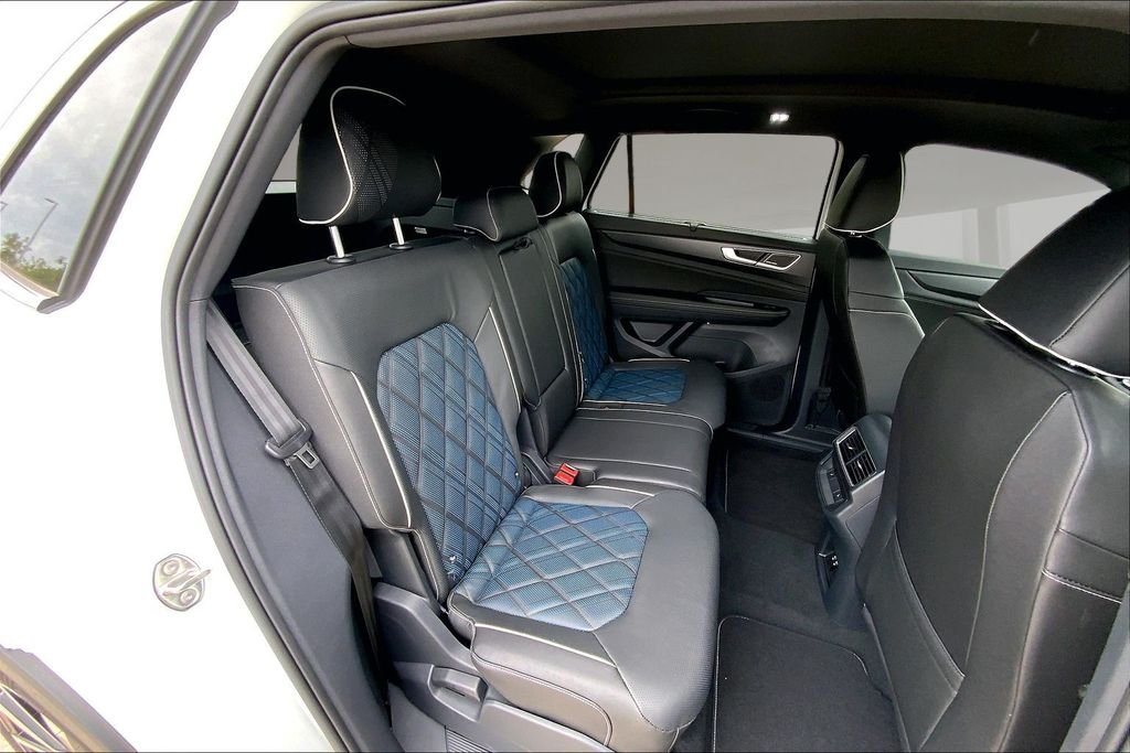 New 2026 White/off-white Volkswagen 2.0T SEL Premium R-Line image 9