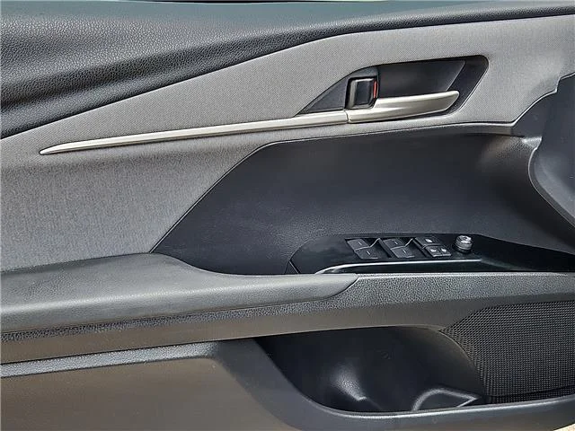 Used 2025 Underground Toyota LE image 11