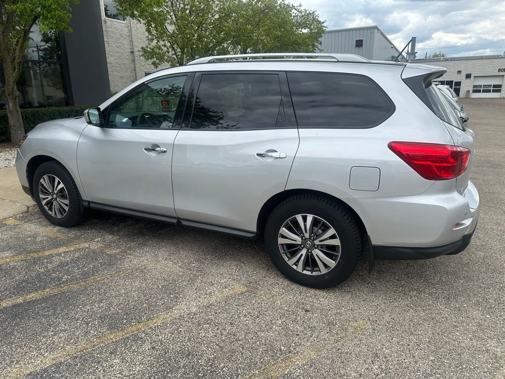 2017 Nissan Pathfinder SV 4WD's photo