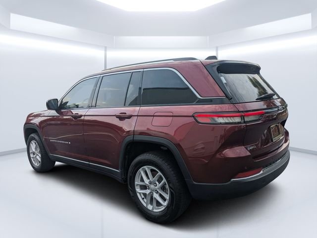 Used 2023 Red Jeep Laredo image 5