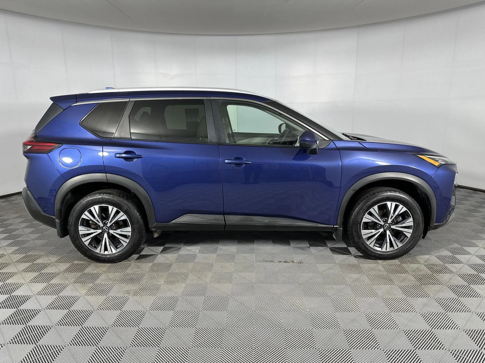 Used 2022 Caspian Blue Metallic Nissan SV image 10