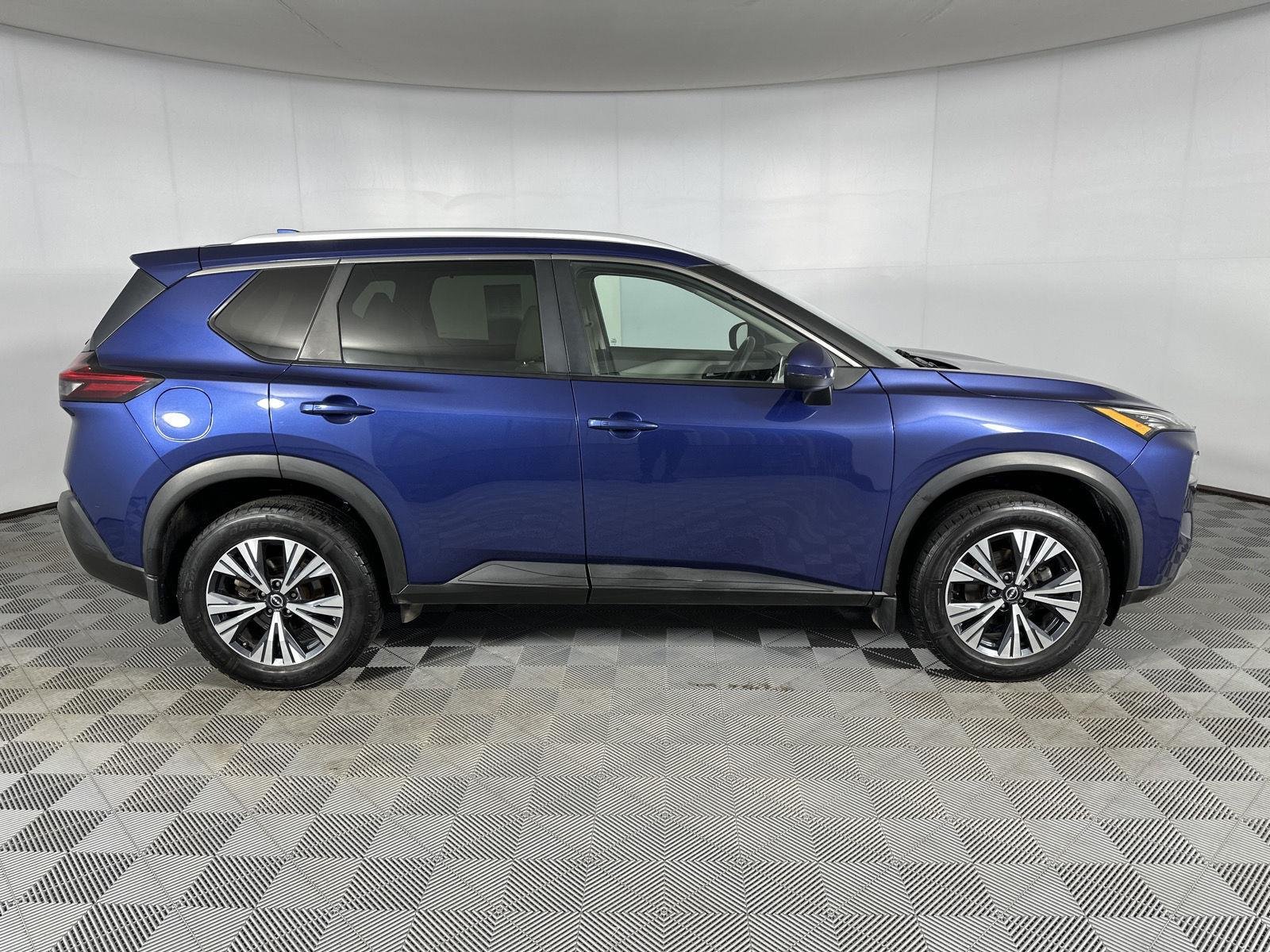 Used 2022 Caspian Blue Metallic Nissan SV image 10