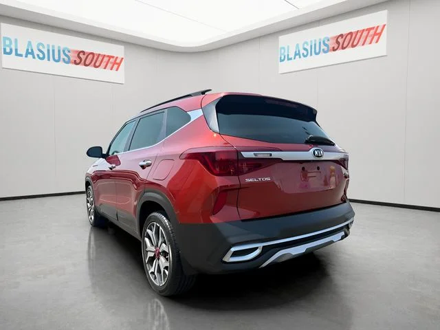 Used 2021 Orange Kia SX image 5