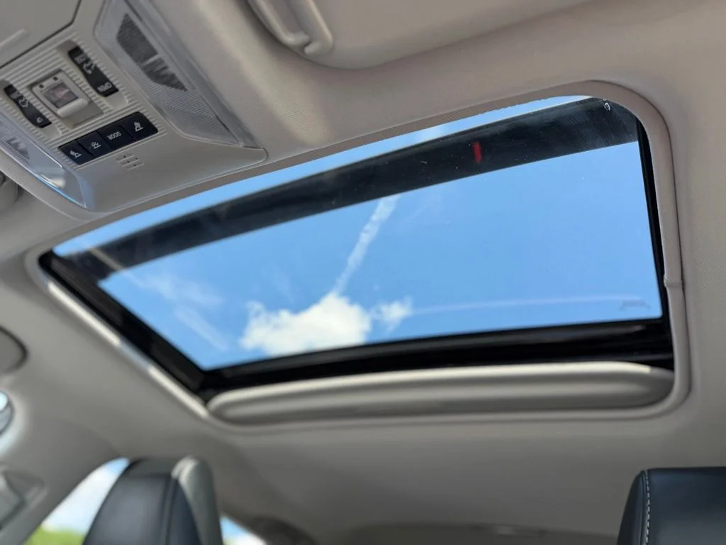 Used 2020 Gray Toyota XLE Premium image 27