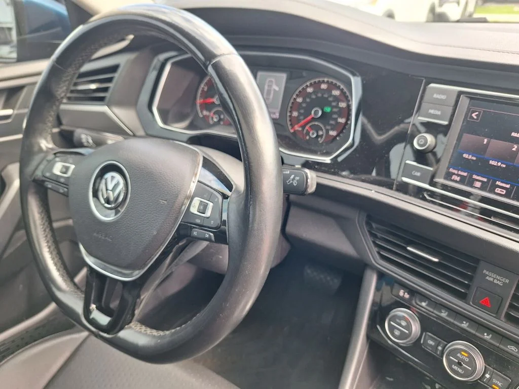 Used 2019  Volkswagen  image 25