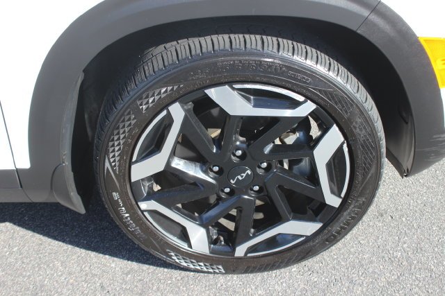 Used 2024 White Kia SX image 37