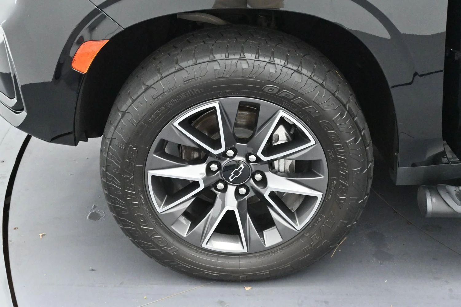 Used 2023 Black Chevrolet Z71 image 34