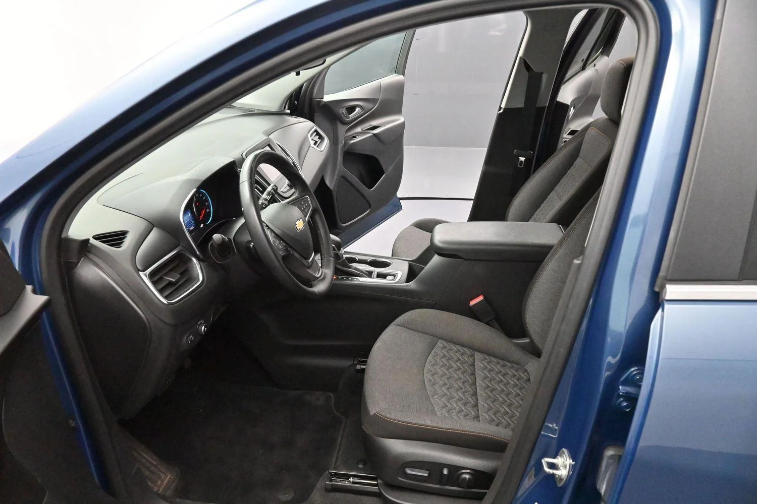 Used 2024 Lakeshore Blue Metallic Chevrolet LT image 12