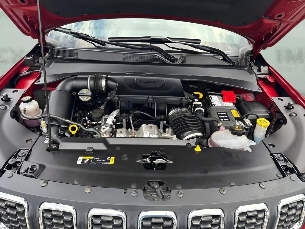 Used 2025 Red Jeep Latitude image 27
