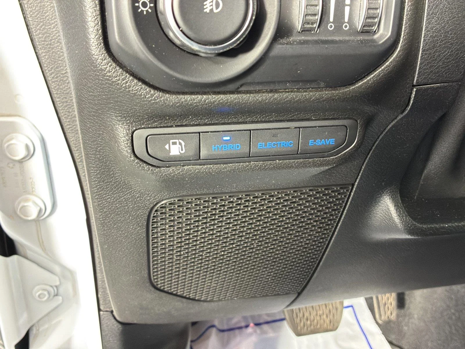 Used 2021 Bright White Clearcoat Jeep Unlimited Rubicon image 28