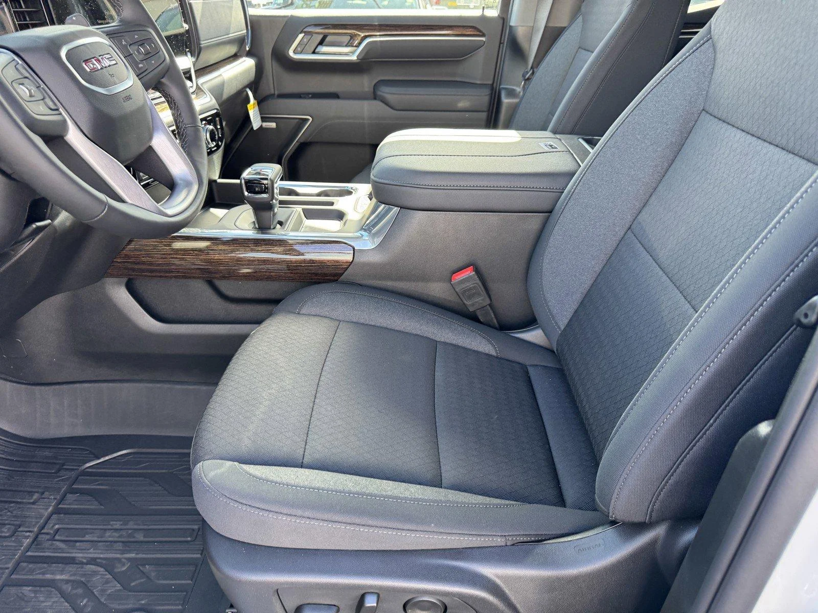 New 2025 Summit White GMC Elevation image 14