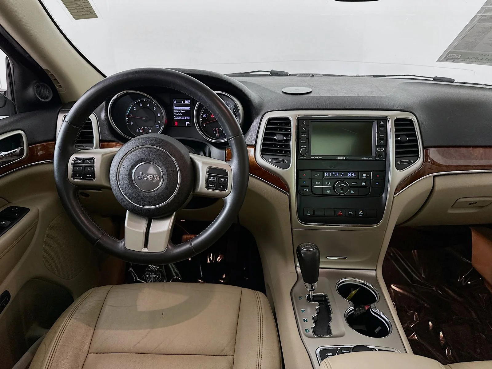 Used 2011 Stone White Clearcoat Jeep Limited image 22