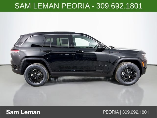 New 2026 Diamond Black Crystal Pearl-Coat Exterior Paint Jeep Altitude image 8
