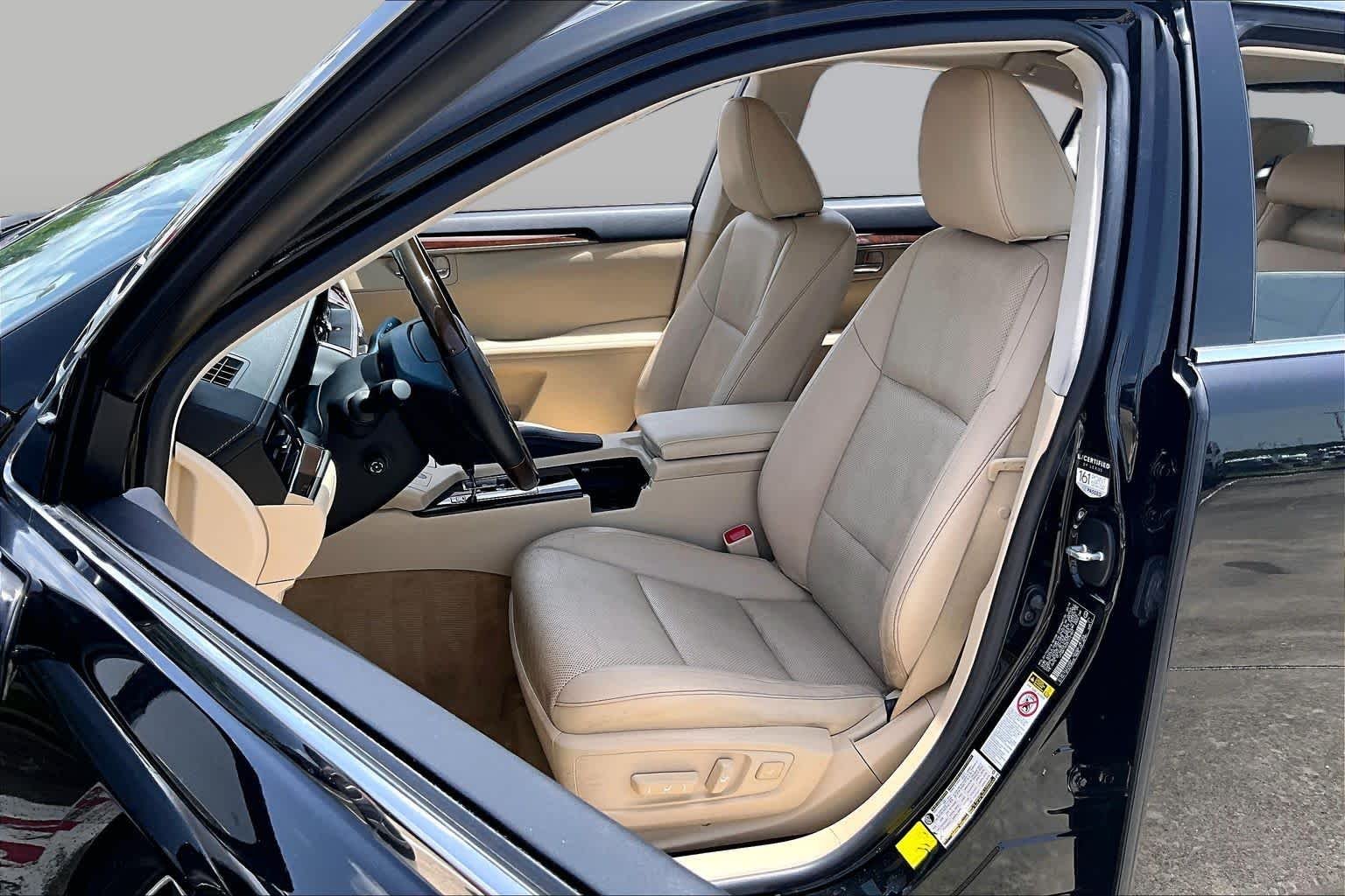 Used 2014 Obsidian Lexus  image 7