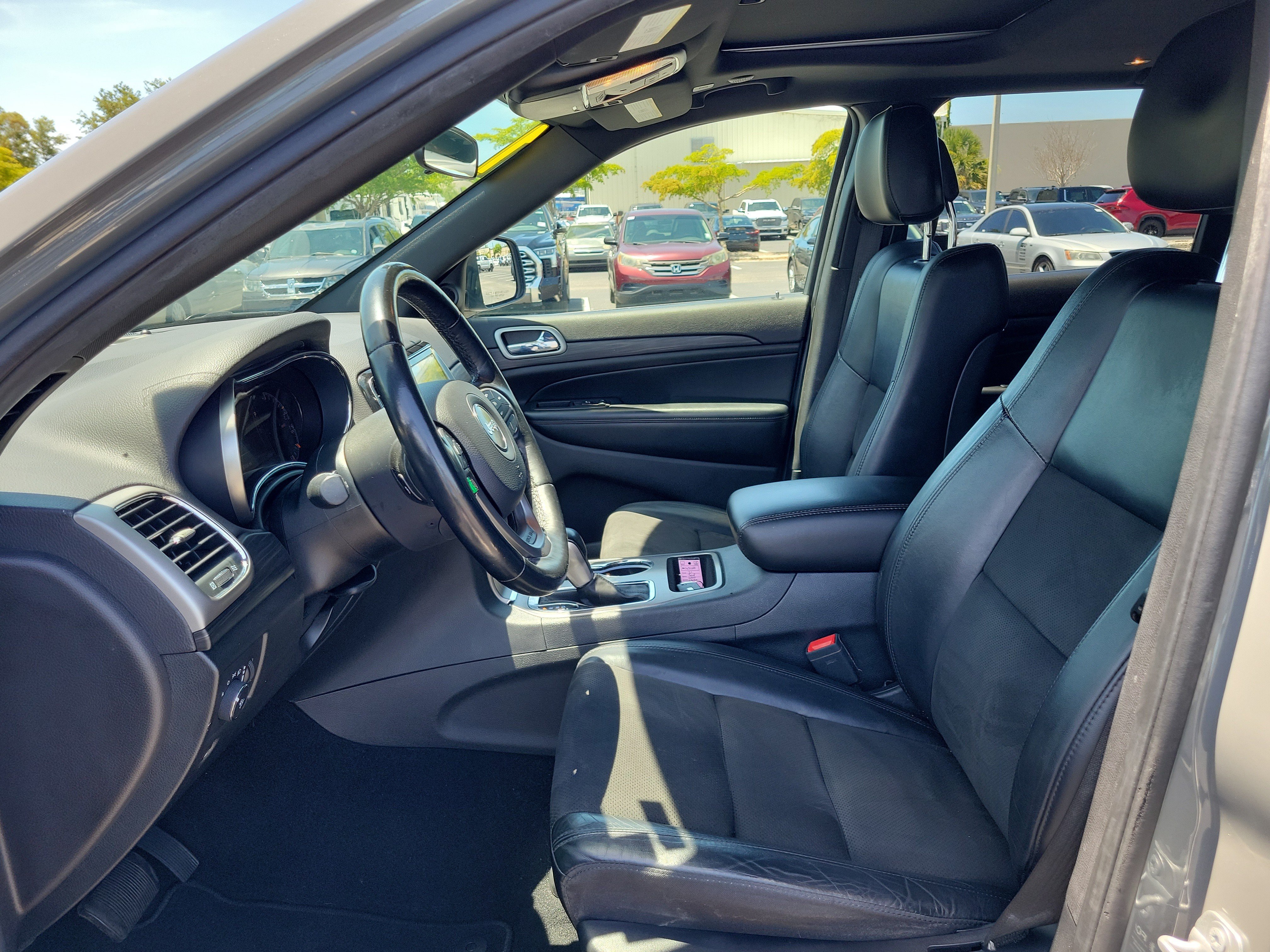 Used 2021 Sting-Gray Clearcoat Jeep Laredo X image 21