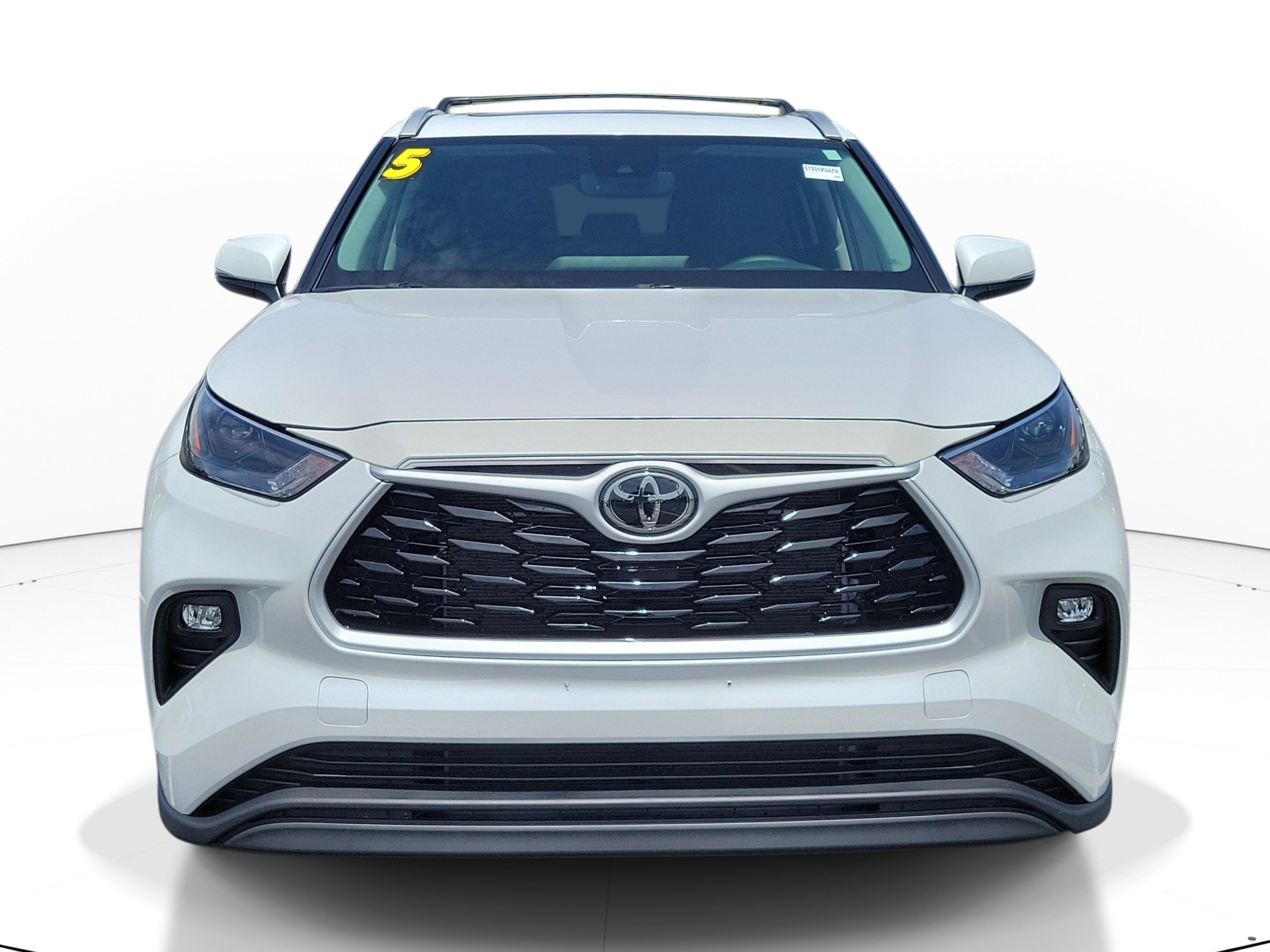 Used 2025 Pearl Toyota XLE image 1