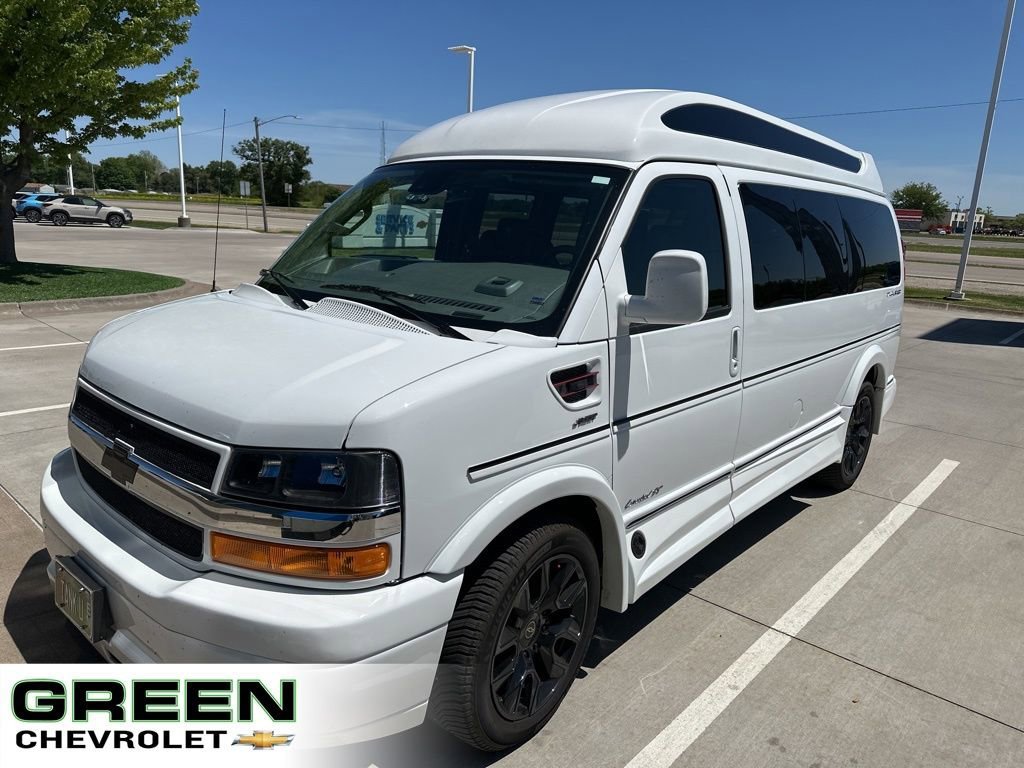 2025 Chevrolet Express 2500 Work Van HD's photo