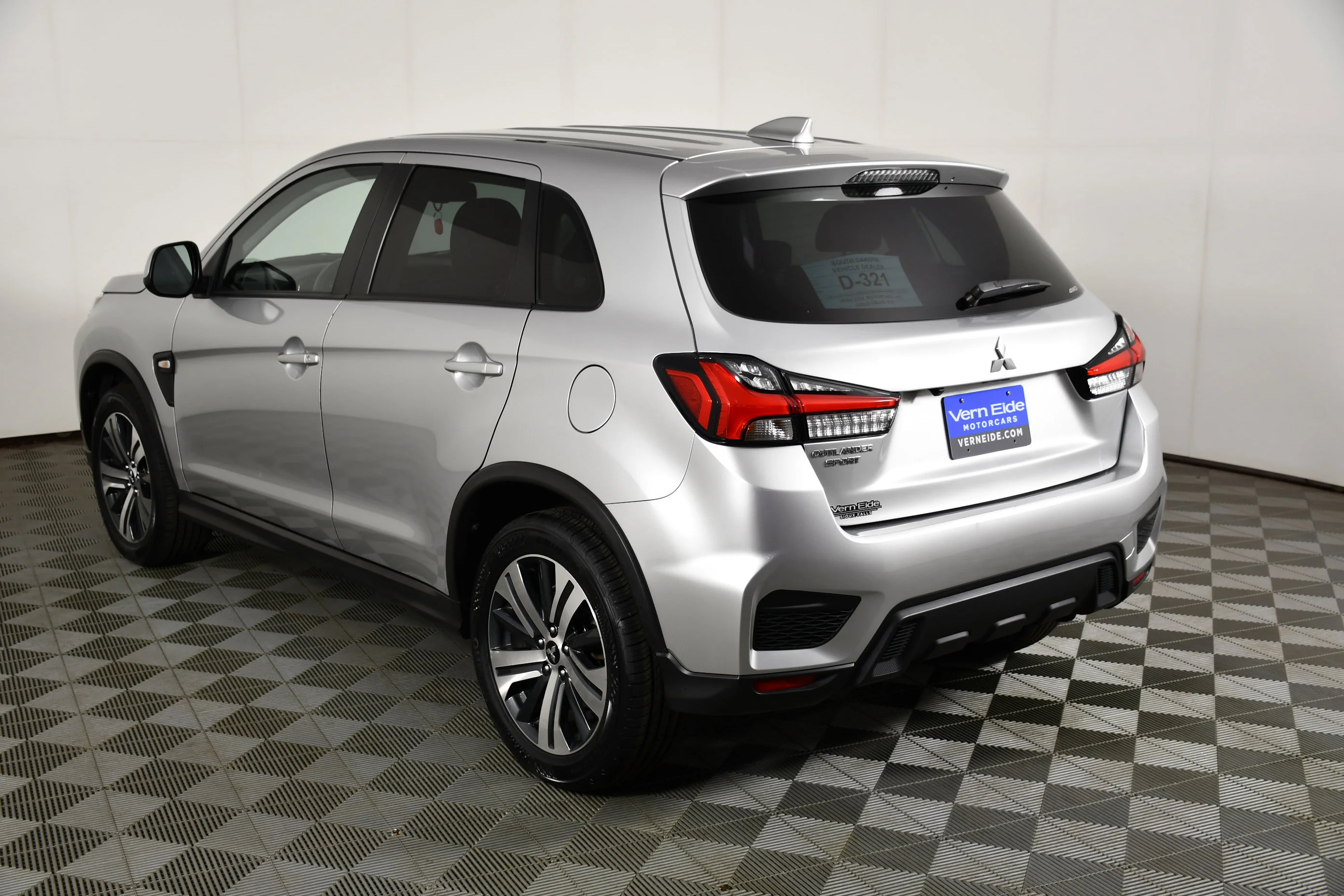 Certified Used 2024 Gray Mitsubishi SE image 6