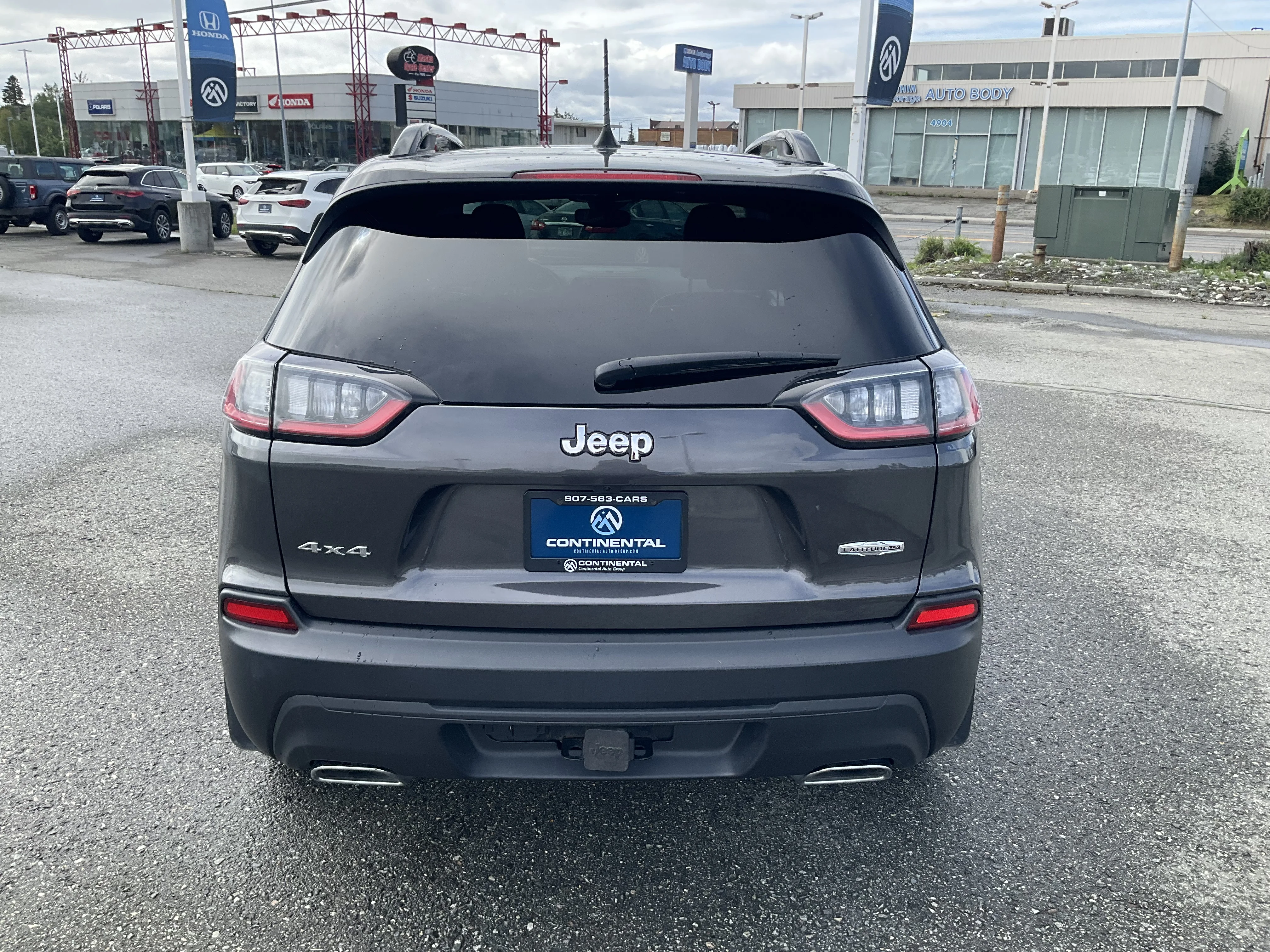 Used 2022 Gray Jeep Latitude Lux image 4