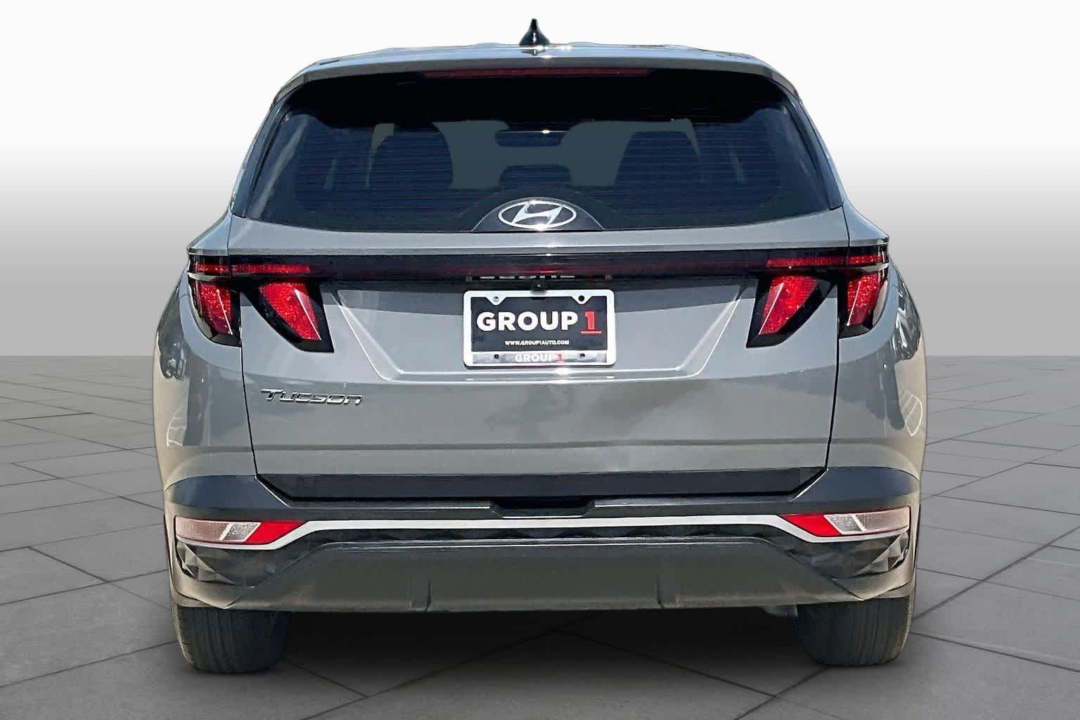 Used 2024 Hampton Gray Hyundai SE image 5