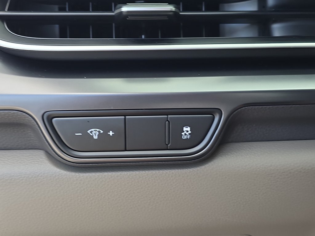 Certified Used 2026  Kia LX image 29