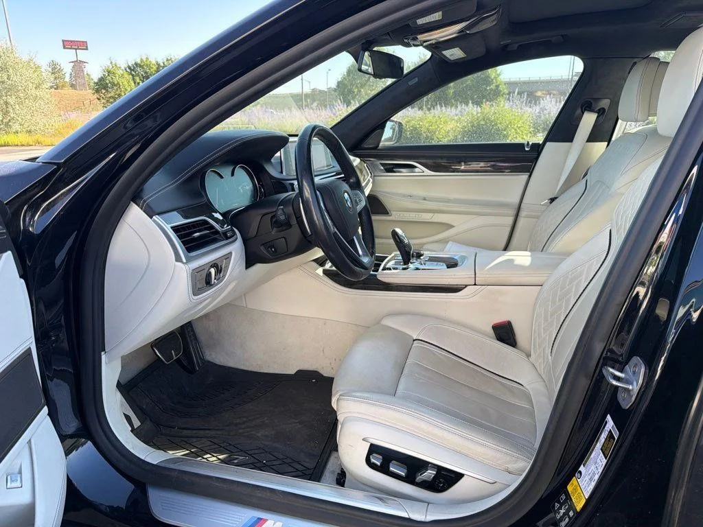 Used 2019 Carbon Black Metallic BMW 750i xDrive image 10