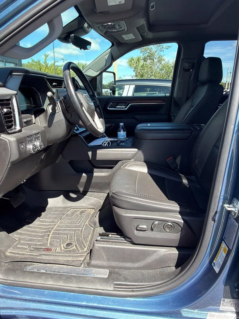 Used 2025 Blue GMC Denali image 6
