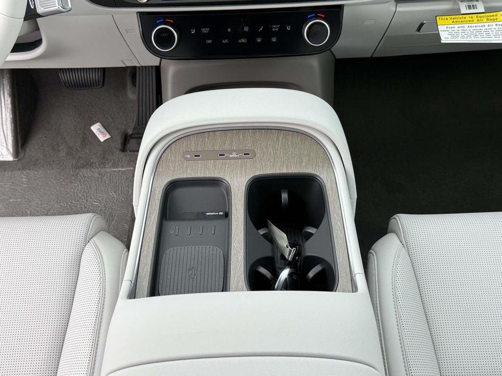 New 2026 Abyss Black Hyundai SEL 7P image 21