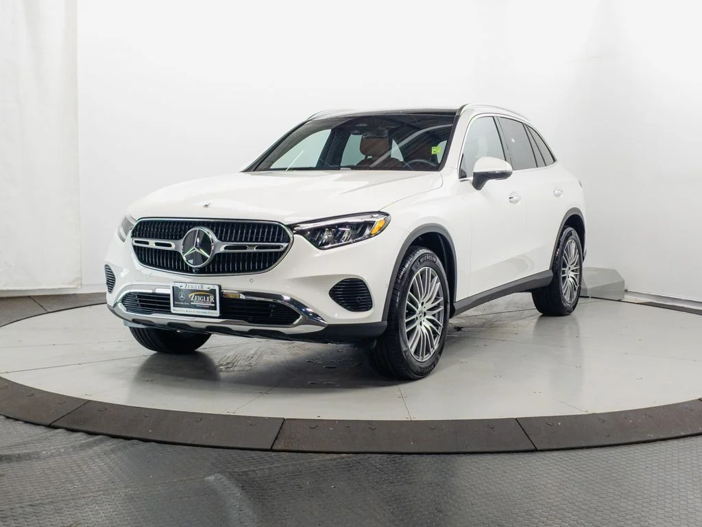 Certified Used 2026 Polar White Mercedes-Benz GLC 300 image 3